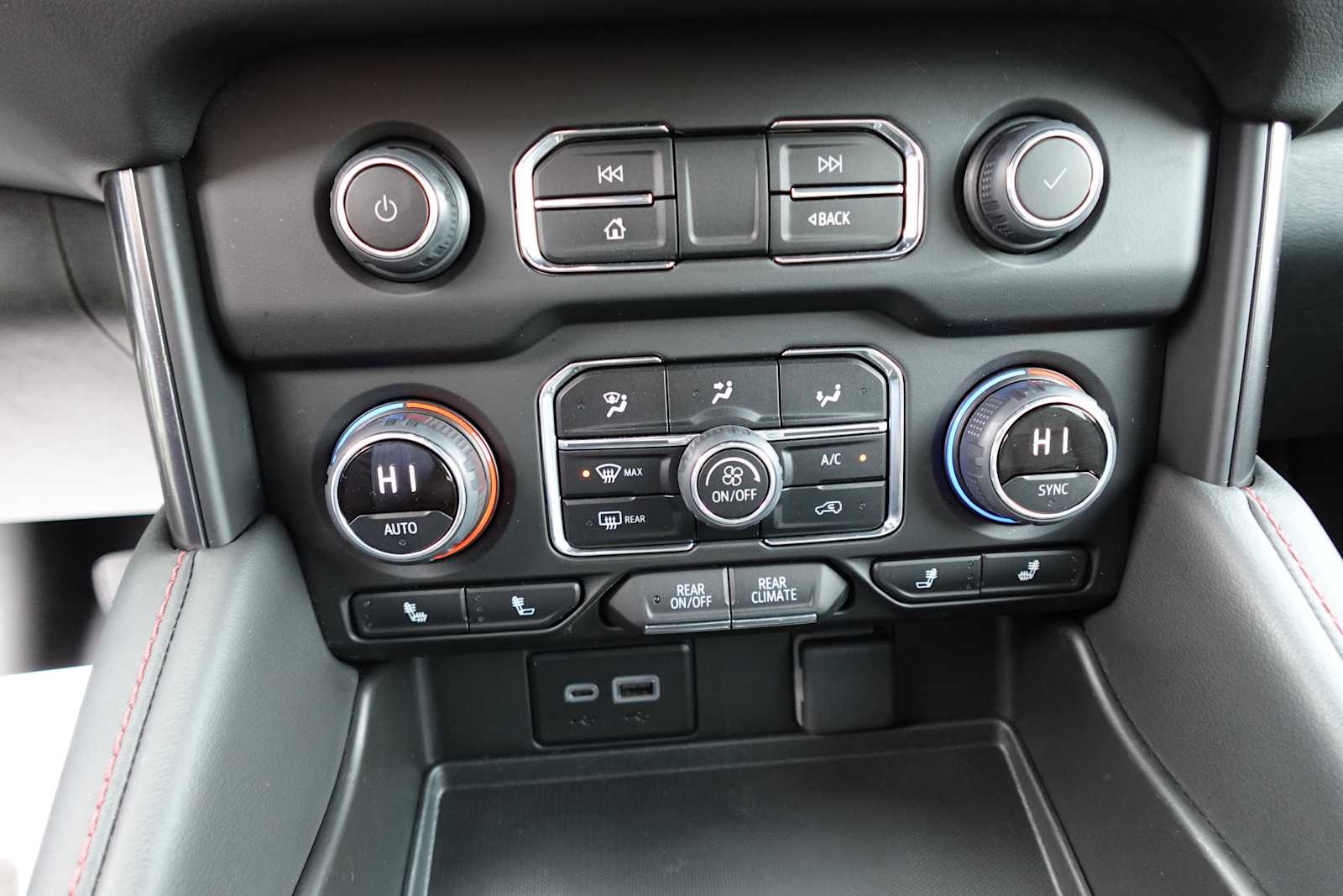 2024 Chevrolet Suburban RST - Photo 22