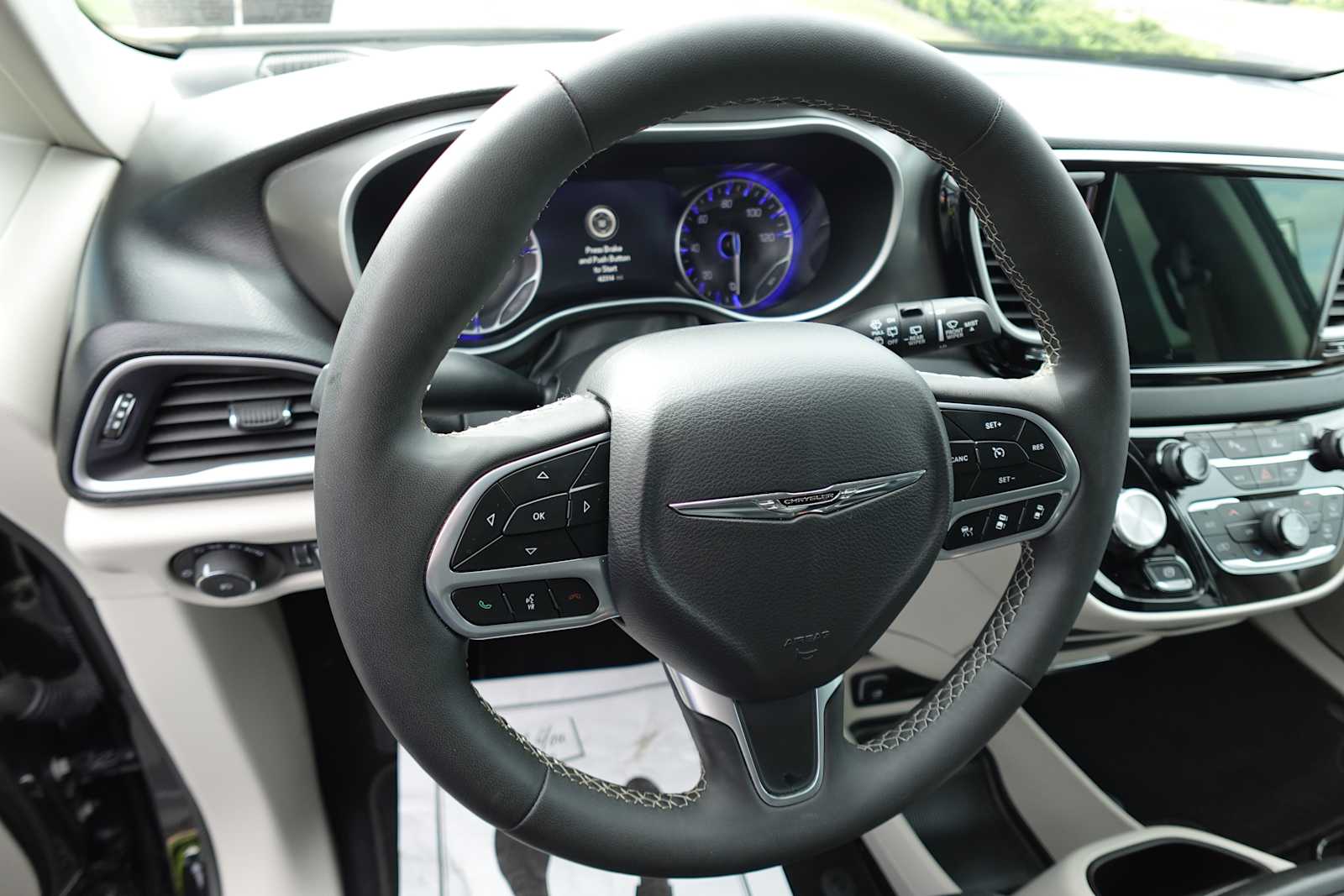 2024 Chrysler Pacifica Touring L - Photo 12