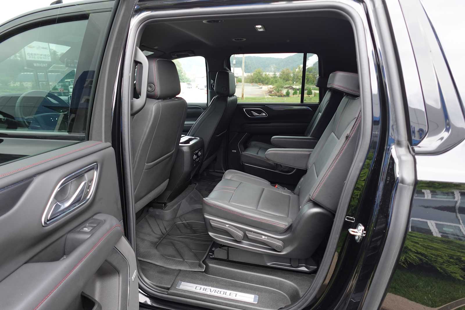 2024 Chevrolet Suburban RST - Photo 28