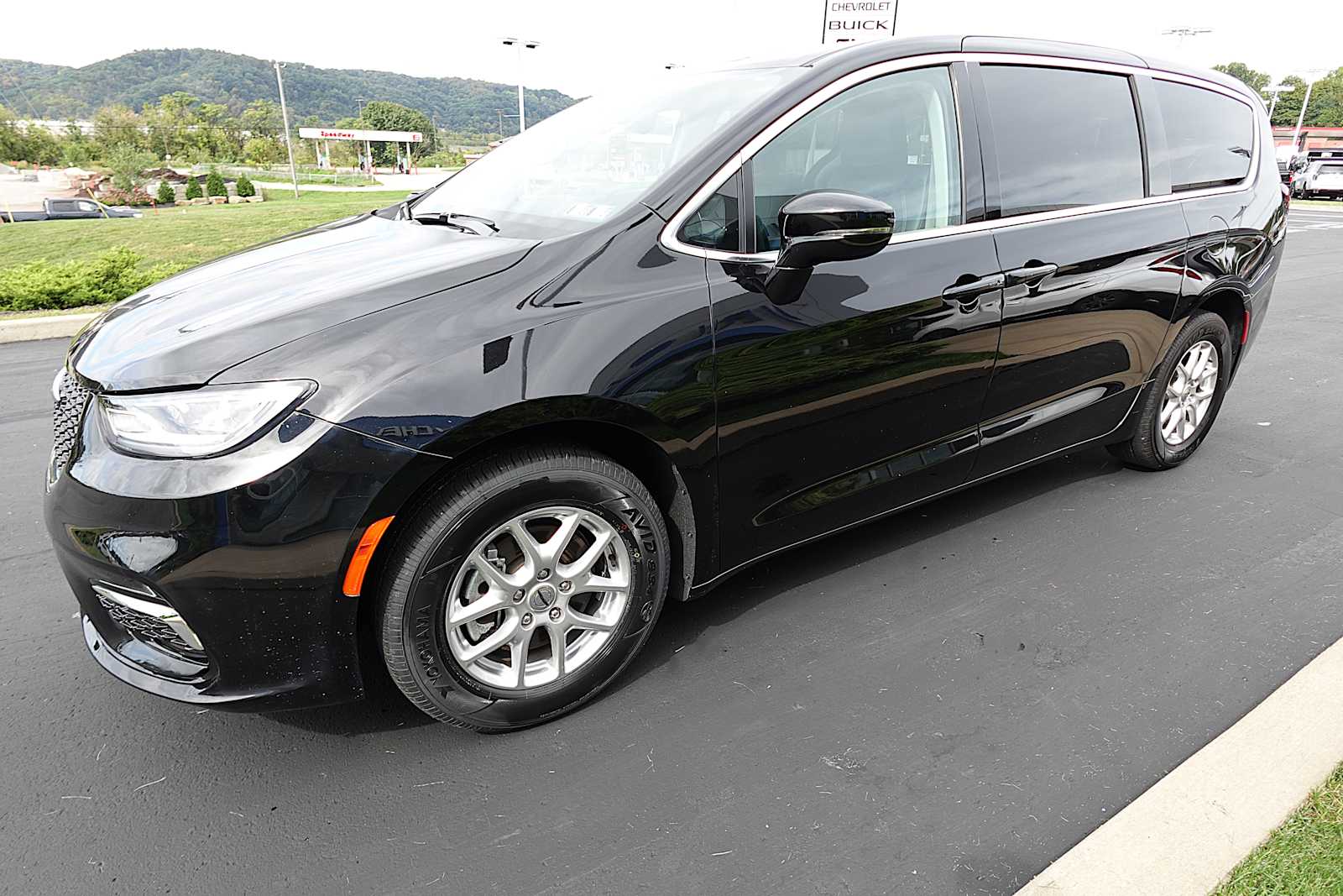 2024 Chrysler Pacifica Touring L - Photo 6
