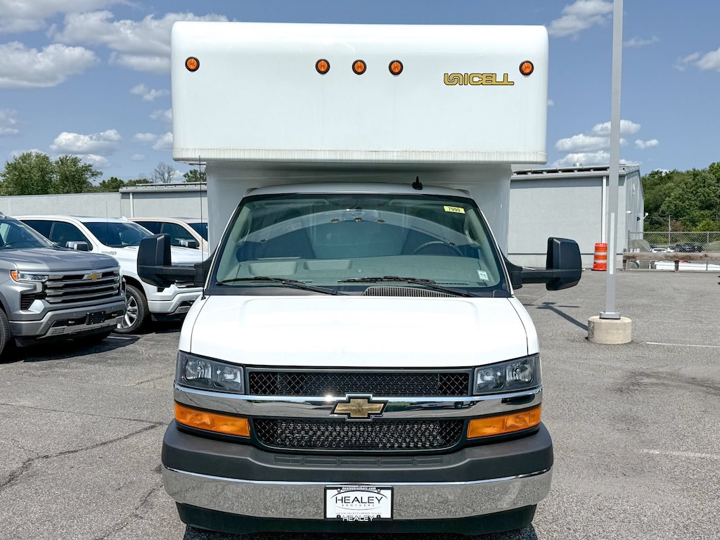 New 2025 Chevrolet Express Cutaway 3500 1WT Cutaway Van