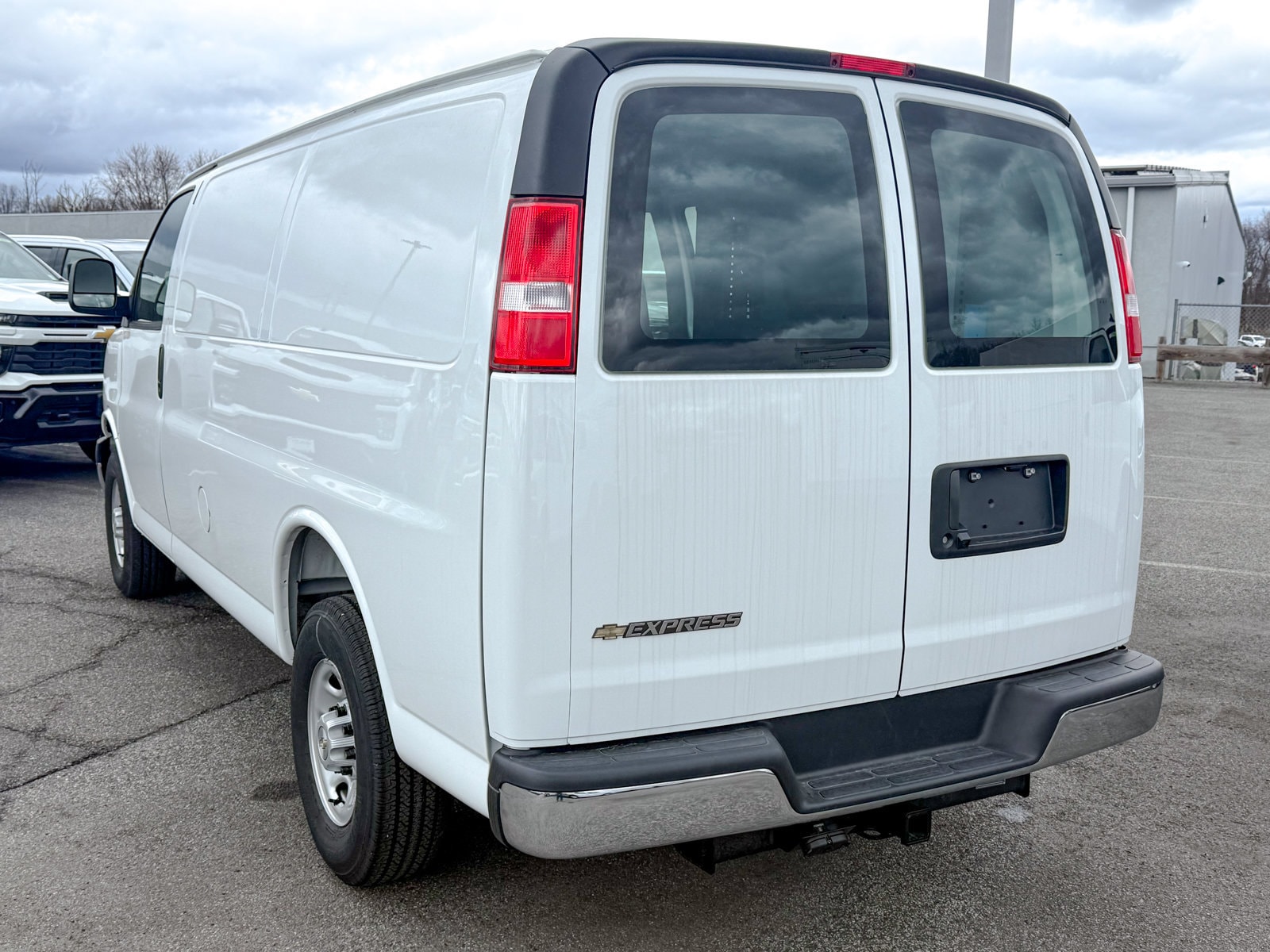 2025 Chevrolet Express Cargo Work Van - Photo 6