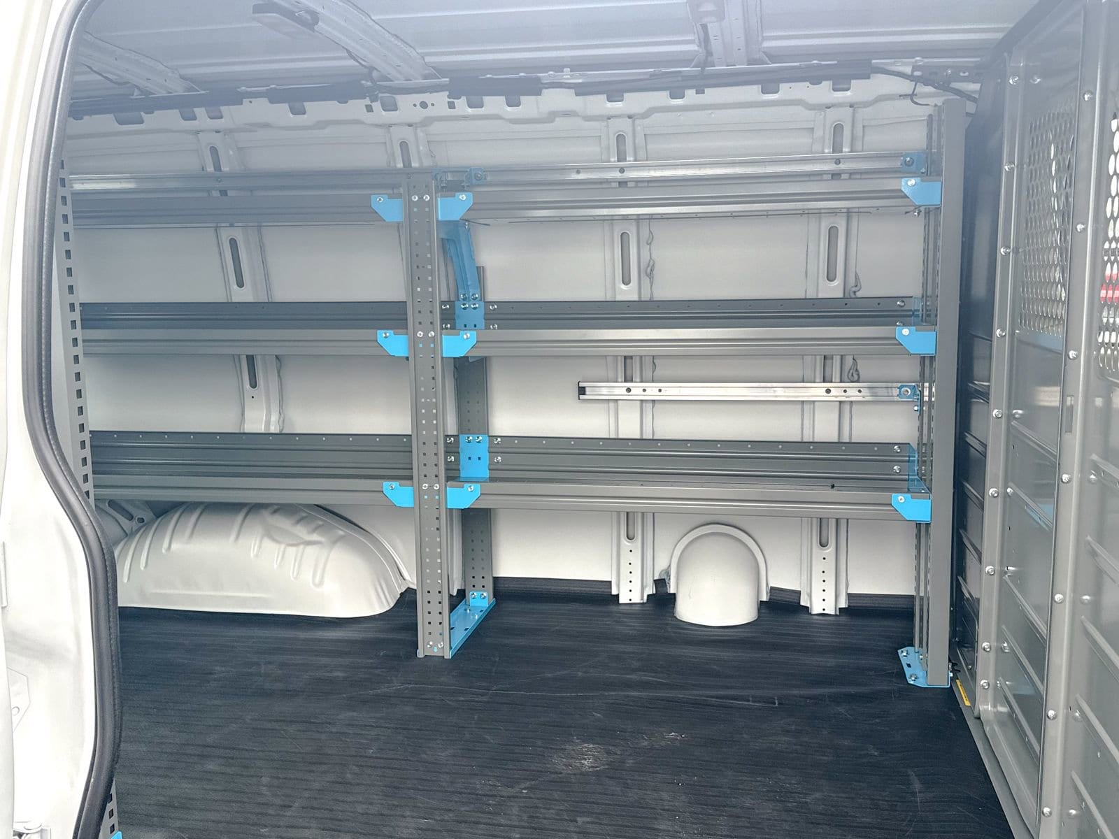 2025 Chevrolet Express Cargo Work Van - Photo 24