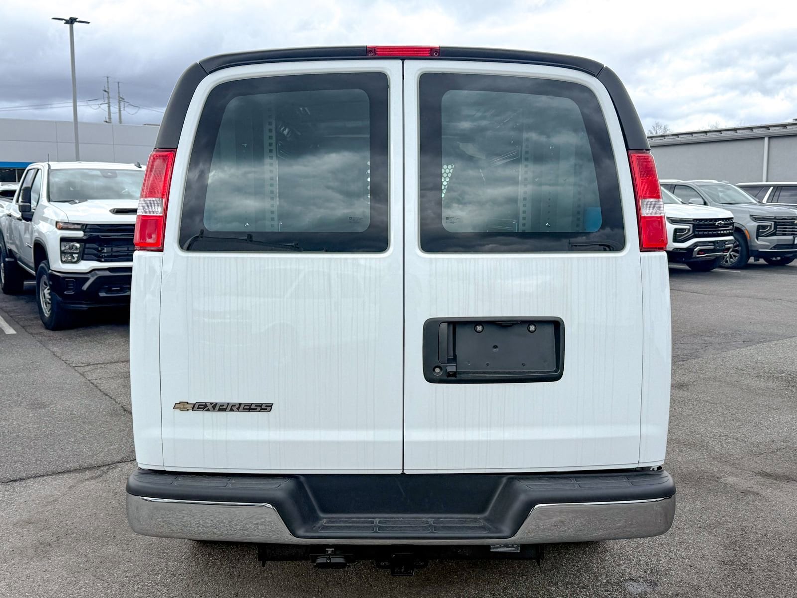 2025 Chevrolet Express Cargo Work Van - Photo 7