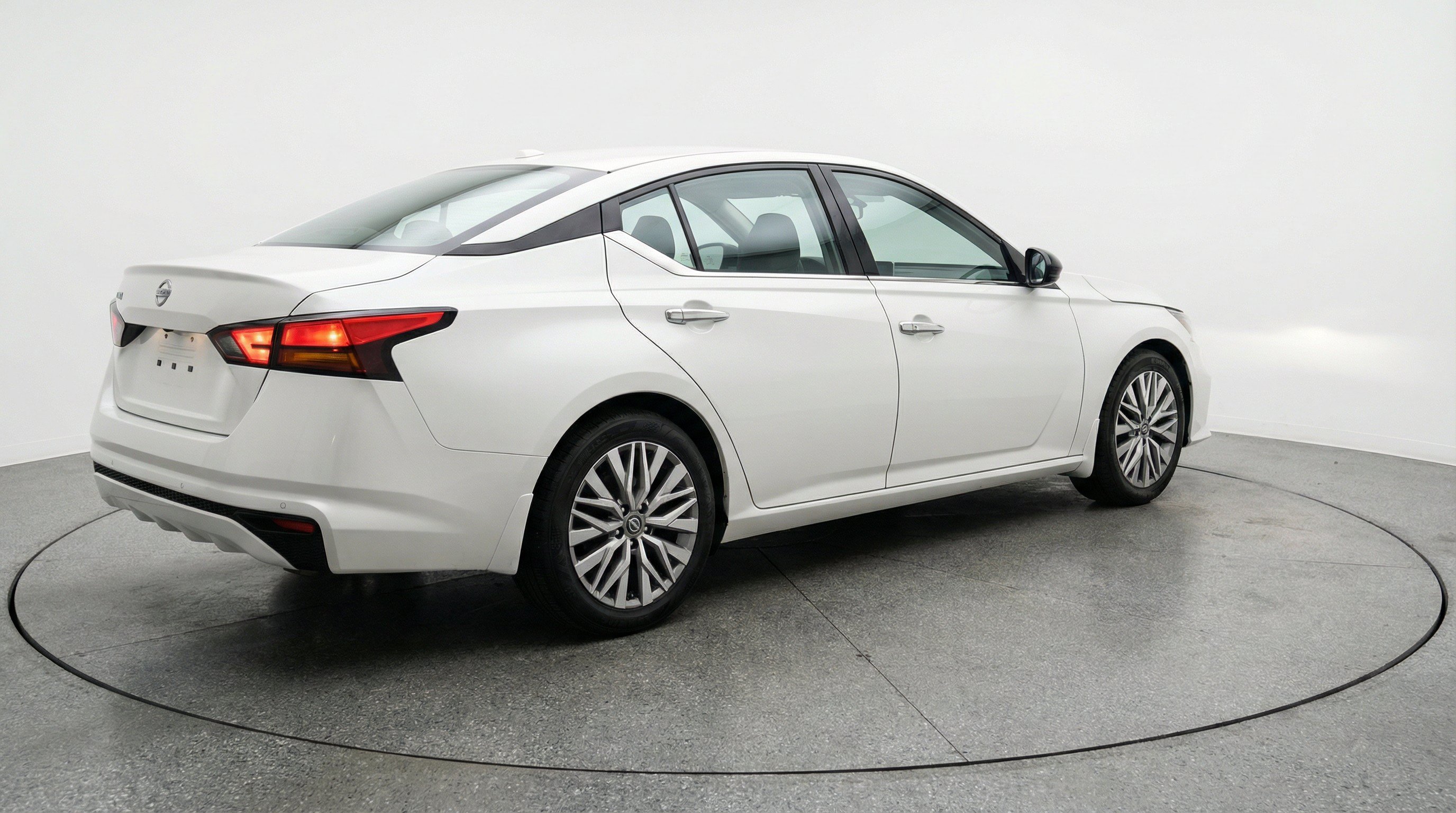 Thumbnail: 2025 Nissan Altima - 9