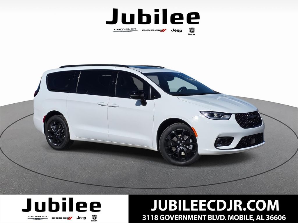 2026 Chrysler Pacifica Passenger Van 