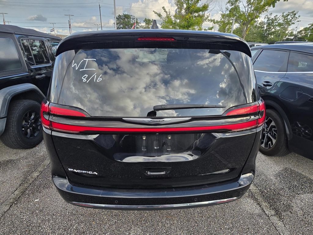 Used 2024 Chrysler Pacifica Touring L Minivan/Van