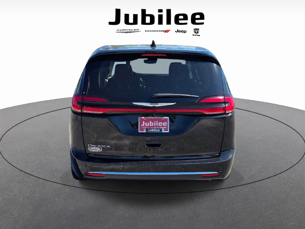 Used 2024 Chrysler Pacifica Touring L Minivan/Van