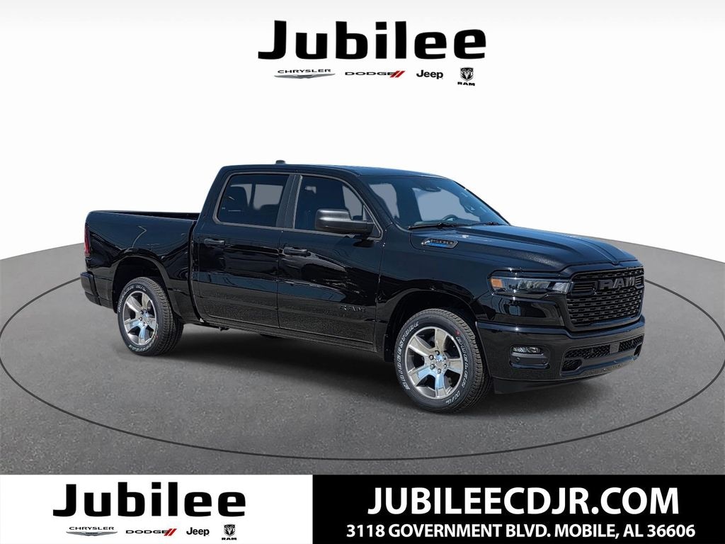 New 2026 Ram 1500 EXPRESS CREW CAB 4X2 5'7 BOX Pickup