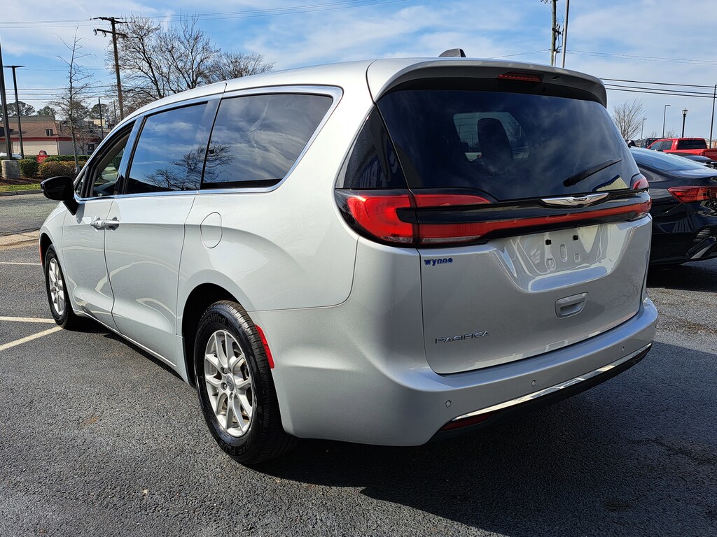 Used 2024 Chrysler Pacifica Touring L Touring L FWD