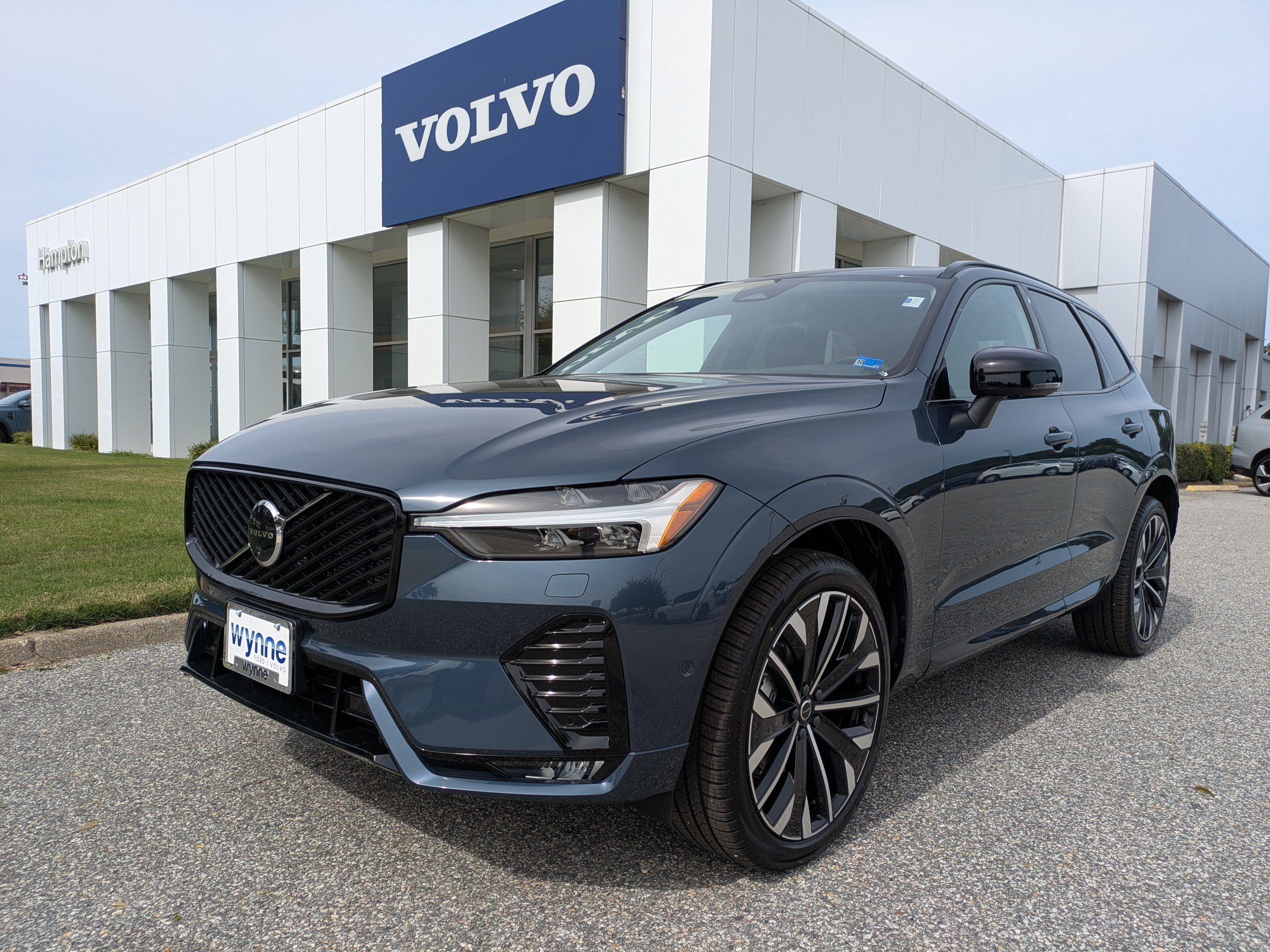 New 2027 Volvo XC60 B5 Ultra SUV