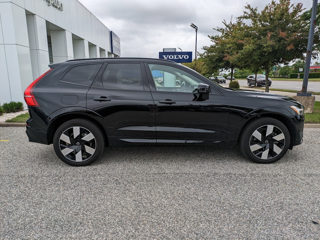New 2025 Volvo XC60 plug-in hybrid T8 Plus SUV
