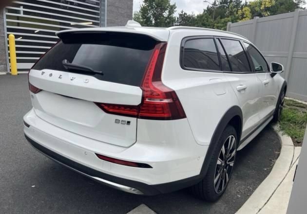 Used 2024 Volvo V60 Cross Country Ultimate B5 AWD Ultimate
