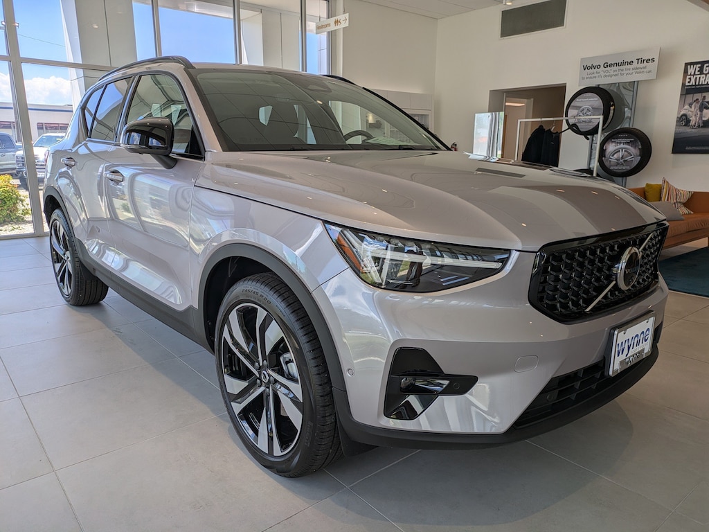 New 2026 Volvo XC40 B5 Plus SUV