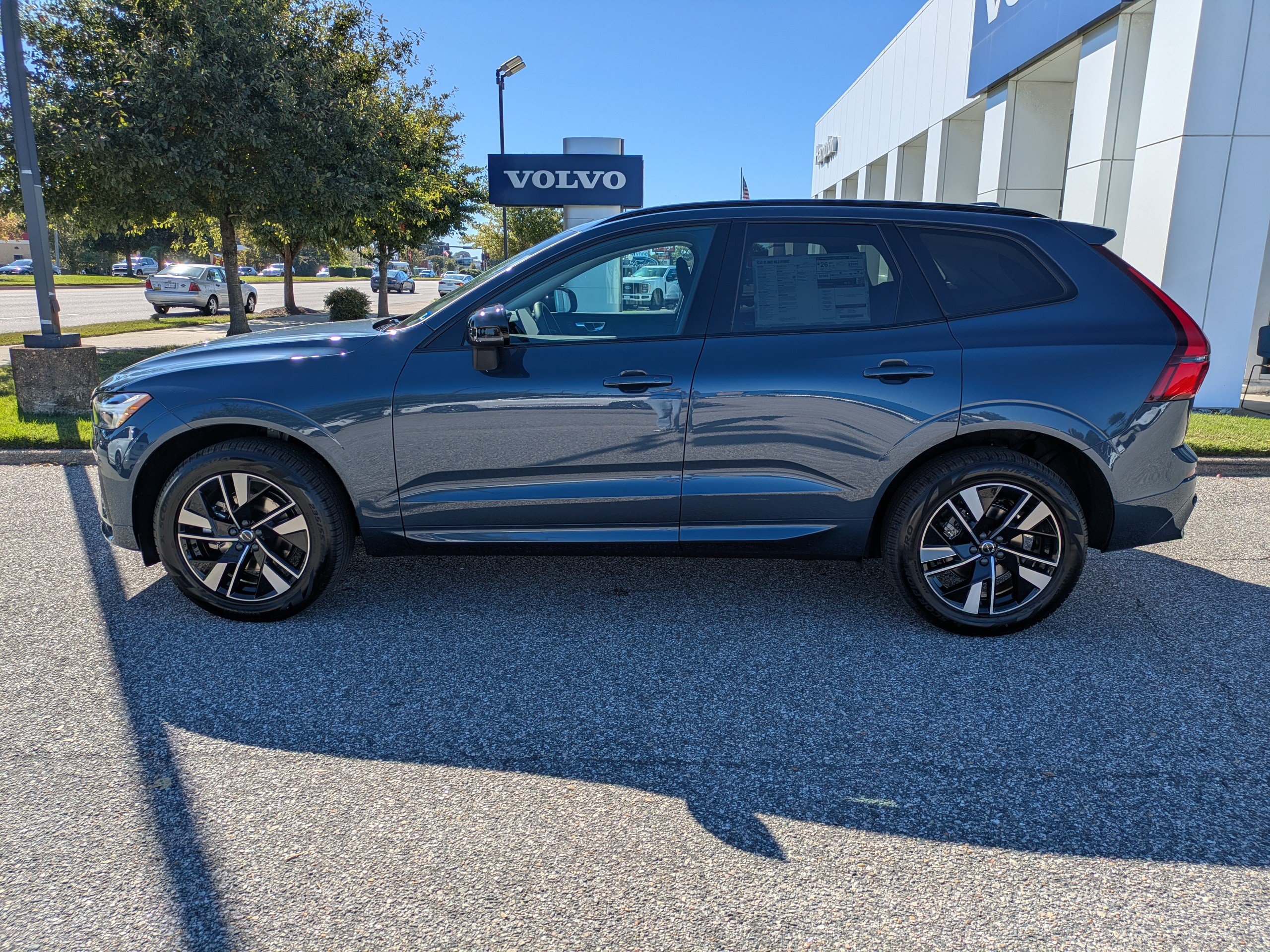 New 2027 Volvo XC60 B5 Core SUV