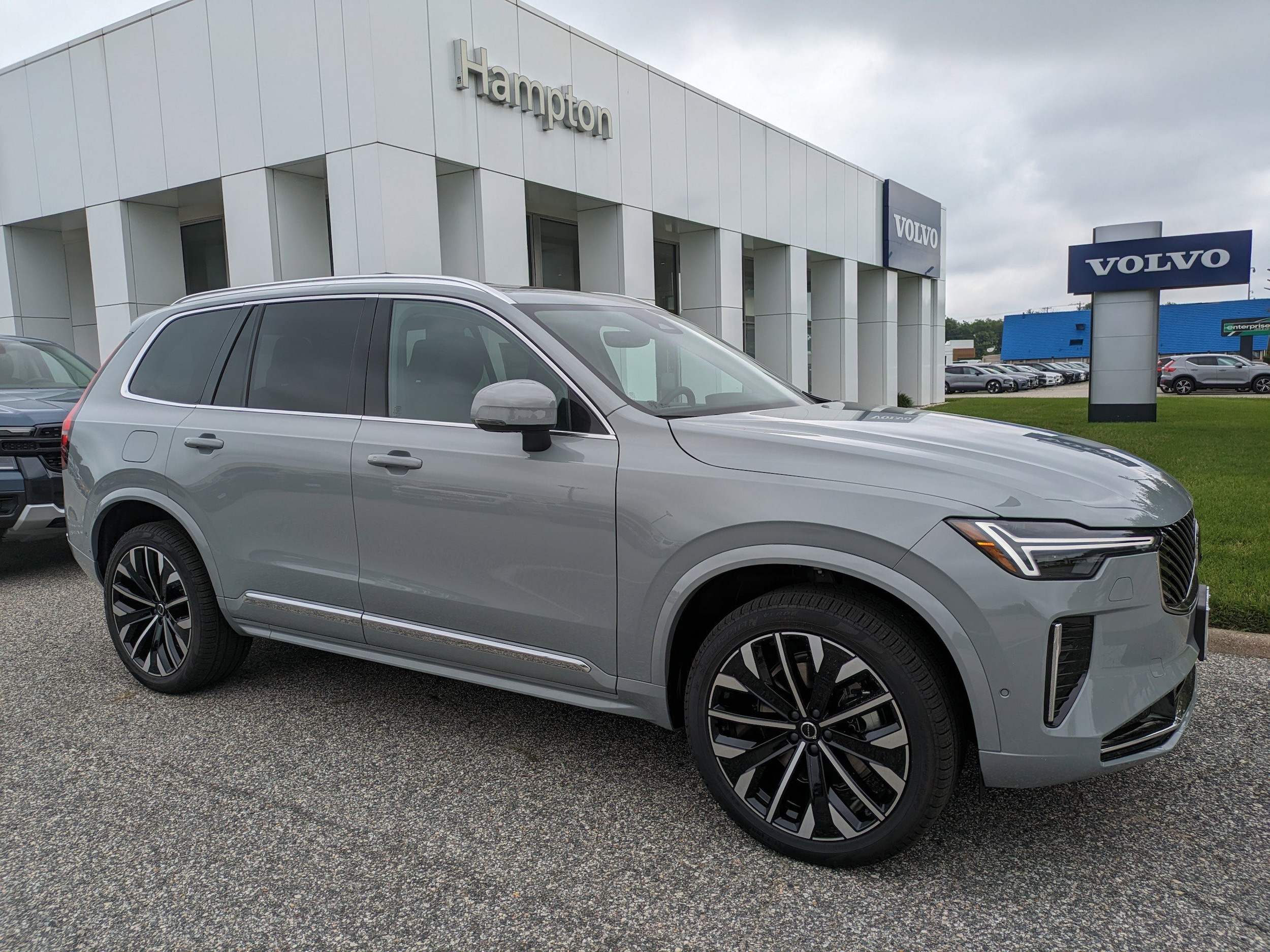 2026 Volvo XC90 Plus - Photo 2