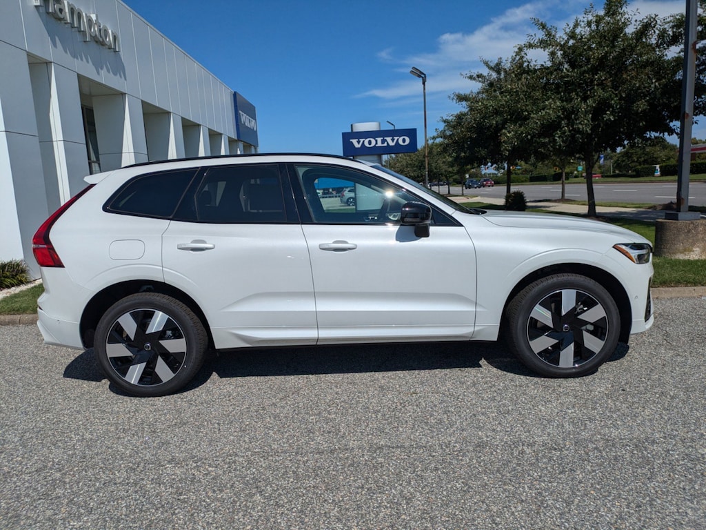 New 2025 Volvo XC60 plug-in hybrid T8 Plus SUV