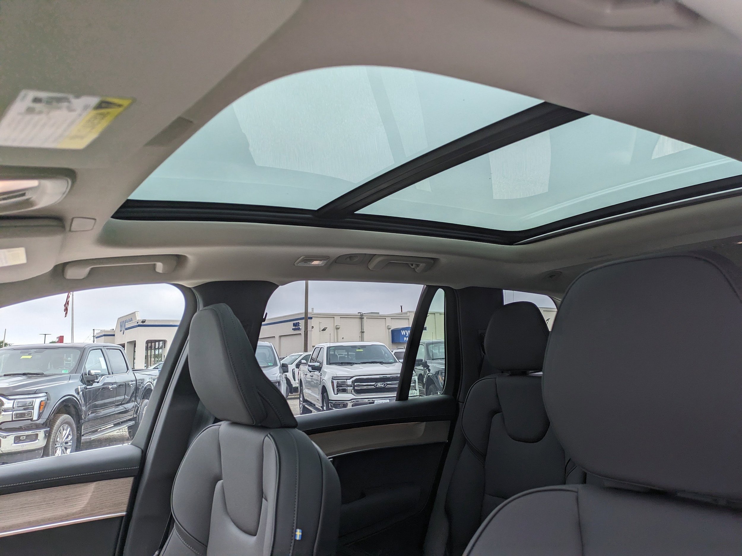 2026 Volvo XC90 Plus - Photo 18