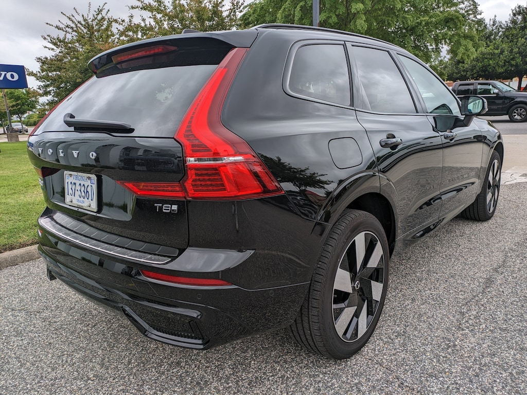 New 2025 Volvo XC60 plug-in hybrid T8 Plus SUV