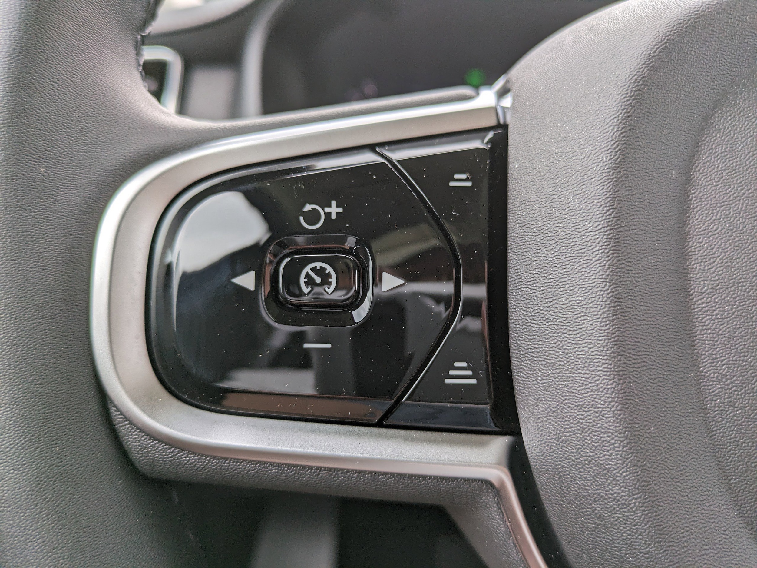 2026 Volvo XC90 Plus - Photo 24