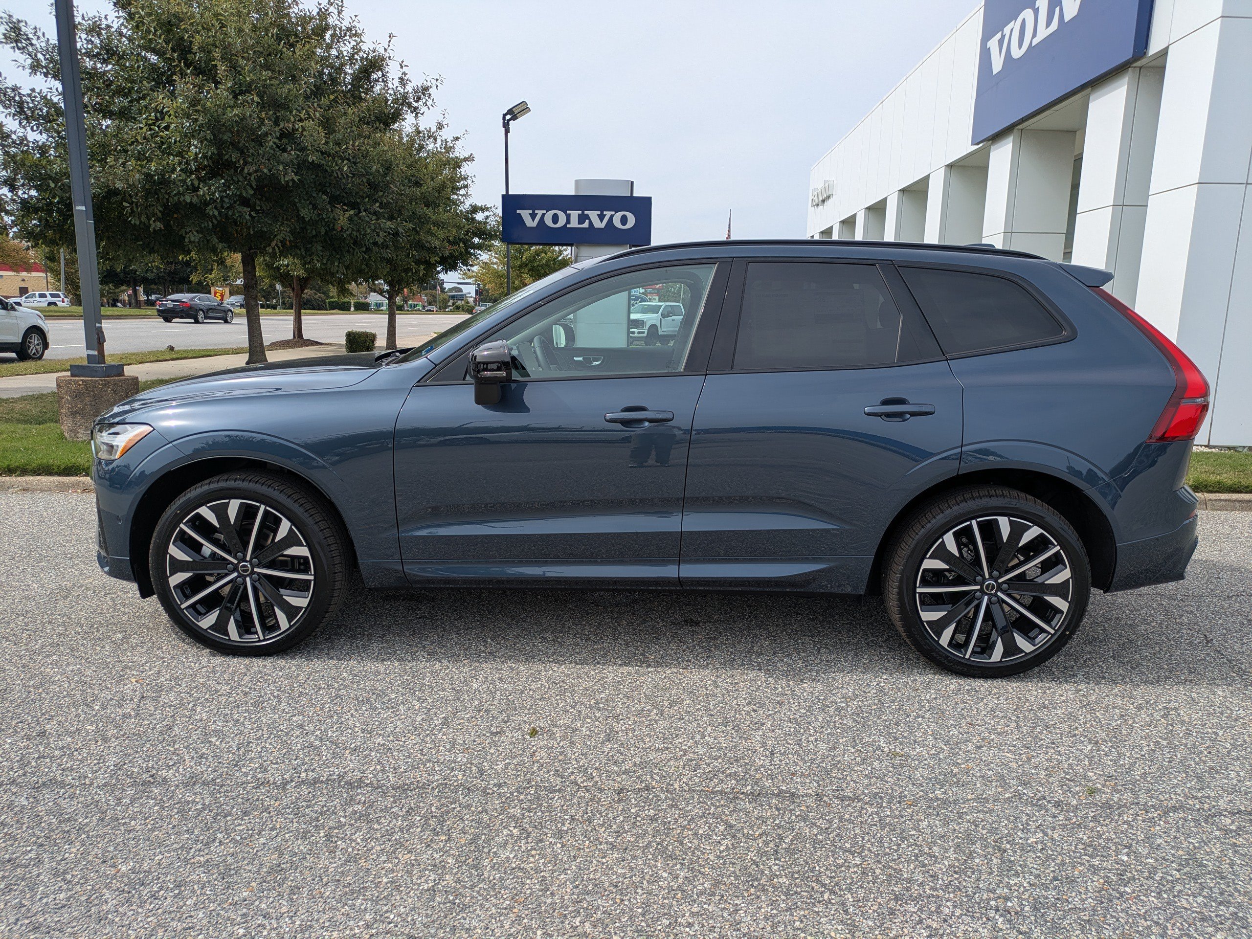 New 2027 Volvo XC60 B5 Ultra SUV