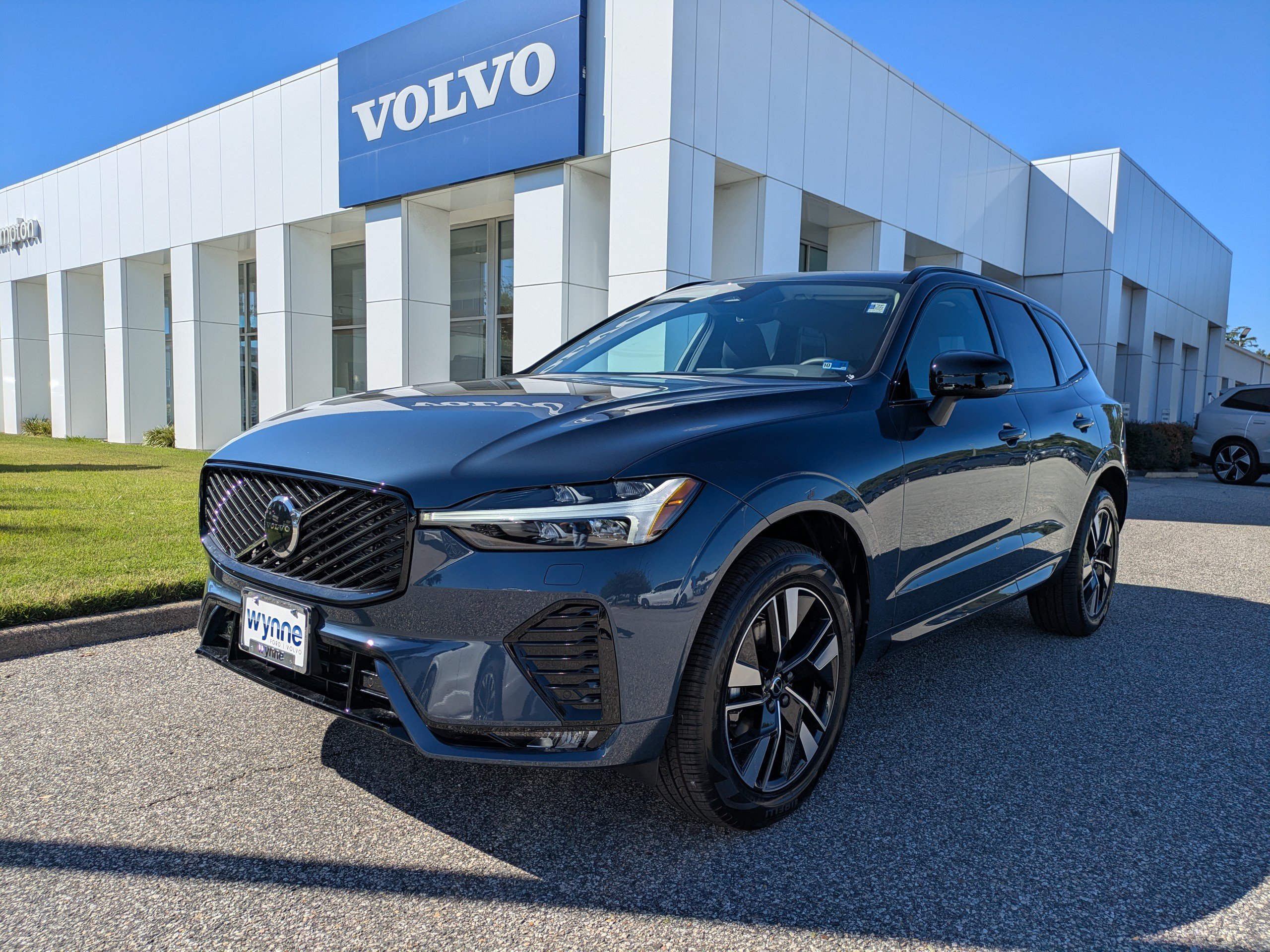 New 2027 Volvo XC60 B5 Core SUV