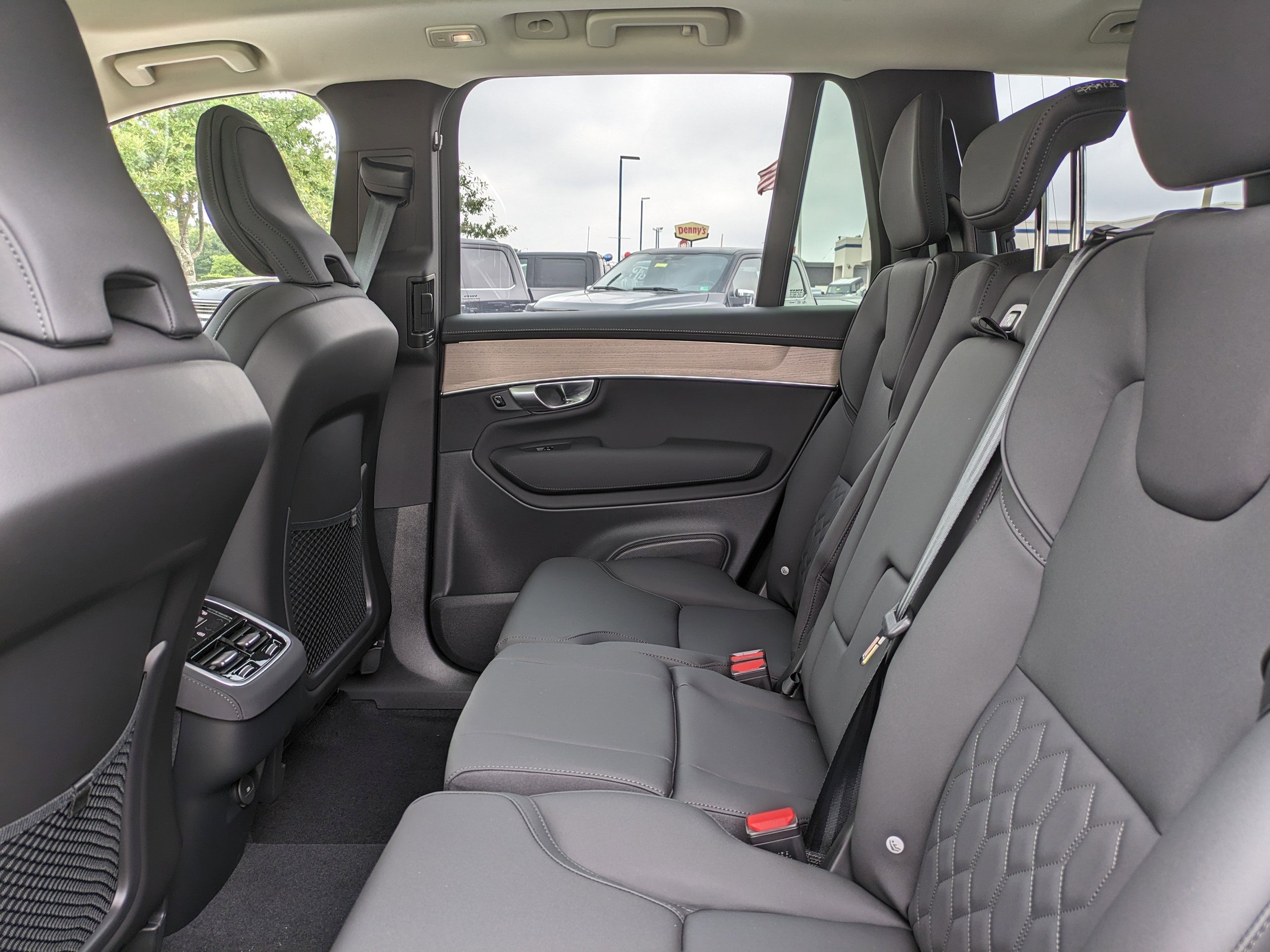 2026 Volvo XC90 Plus - Photo 13