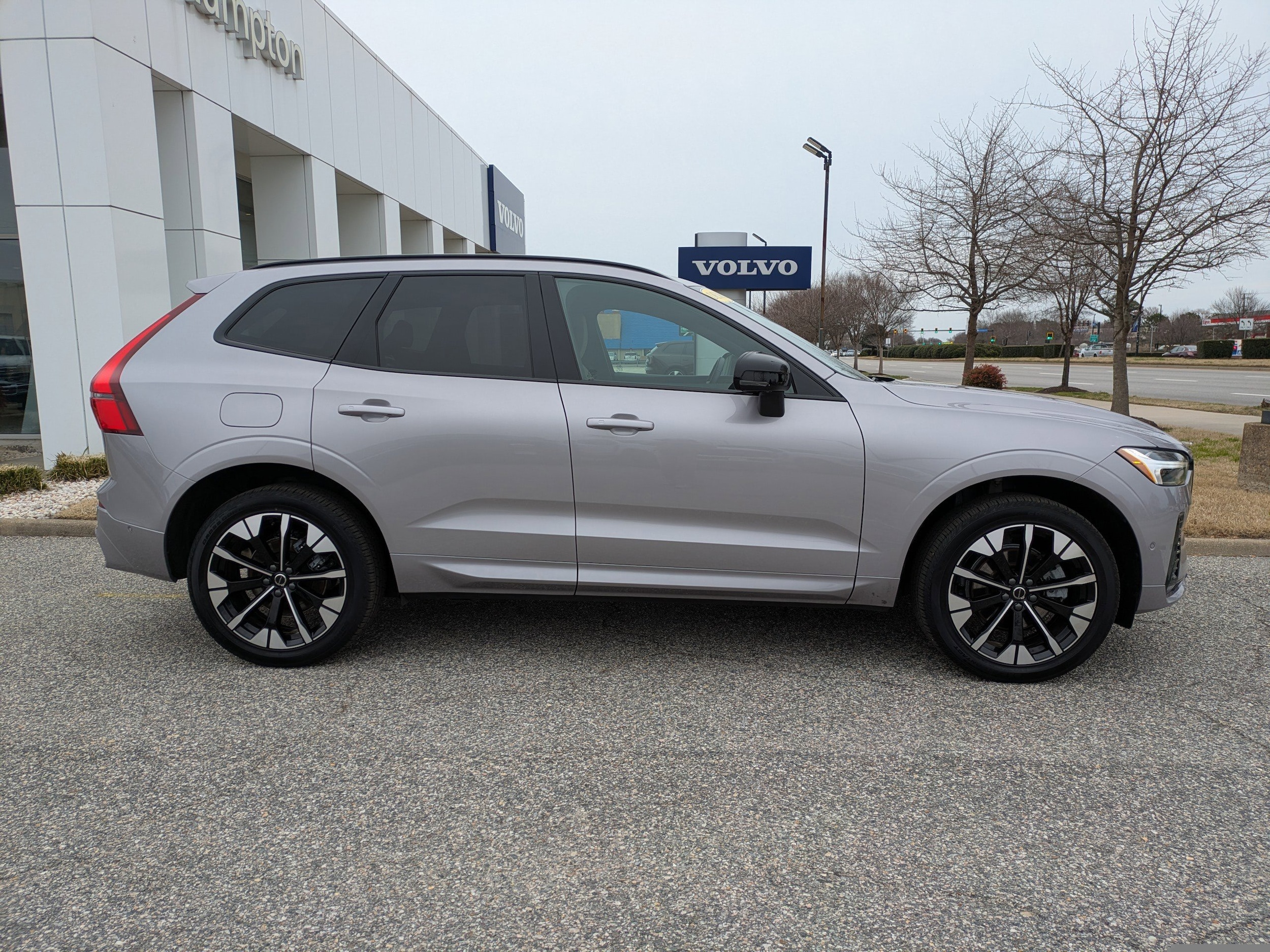 2026 Volvo XC60 Plus - Photo 3