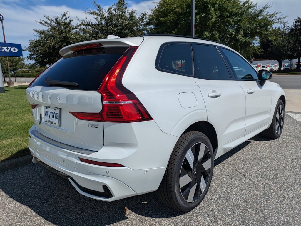 New 2025 Volvo XC60 plug-in hybrid T8 Plus SUV