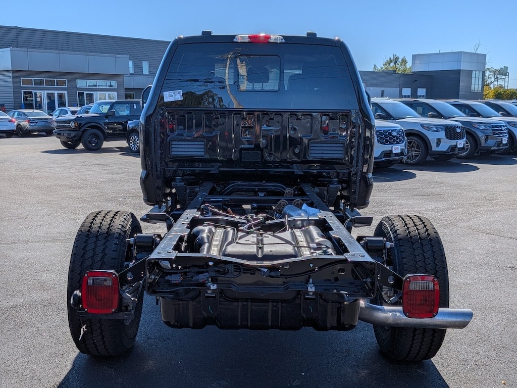 New 2027 Ford Super Duty F-350 SRW LARIAT TRUCK