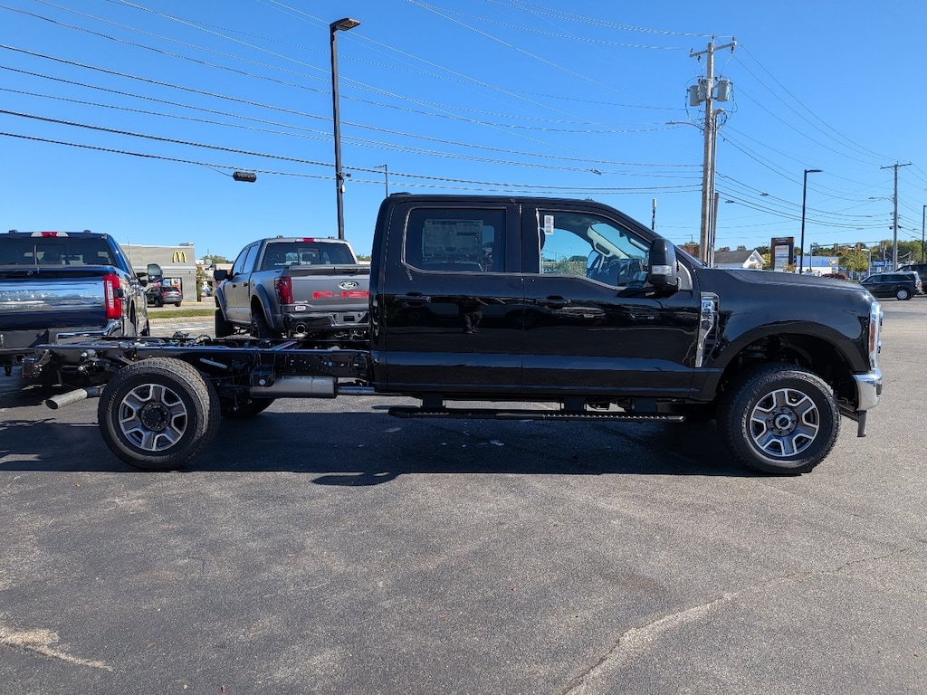 New 2027 Ford Super Duty F-350 SRW LARIAT TRUCK