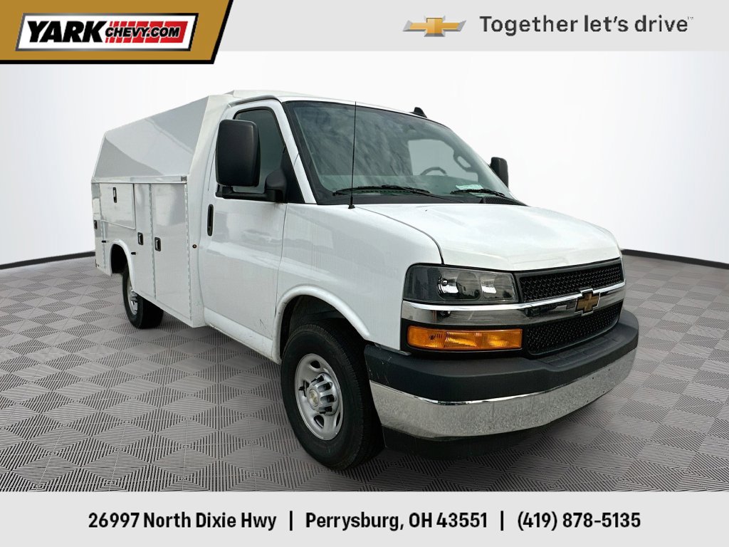 2026 Chevrolet Express Cutaway Base