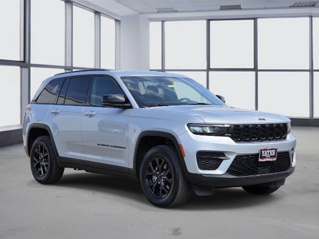 Used 2025 Jeep Grand Cherokee Altitude