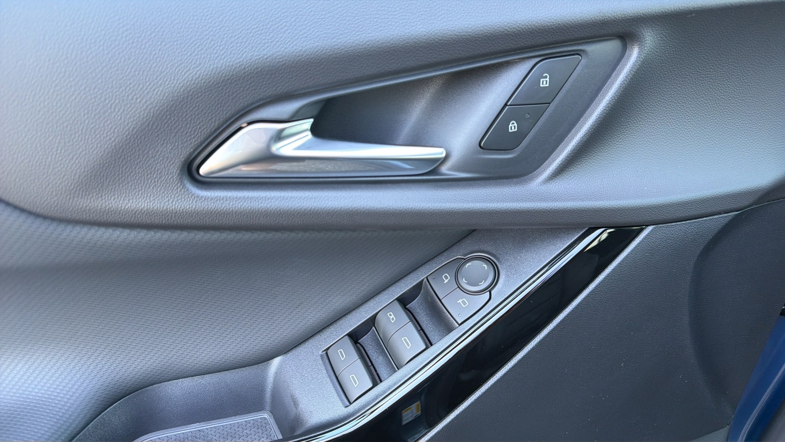 2027 Chevrolet Equinox LT - Photo 23
