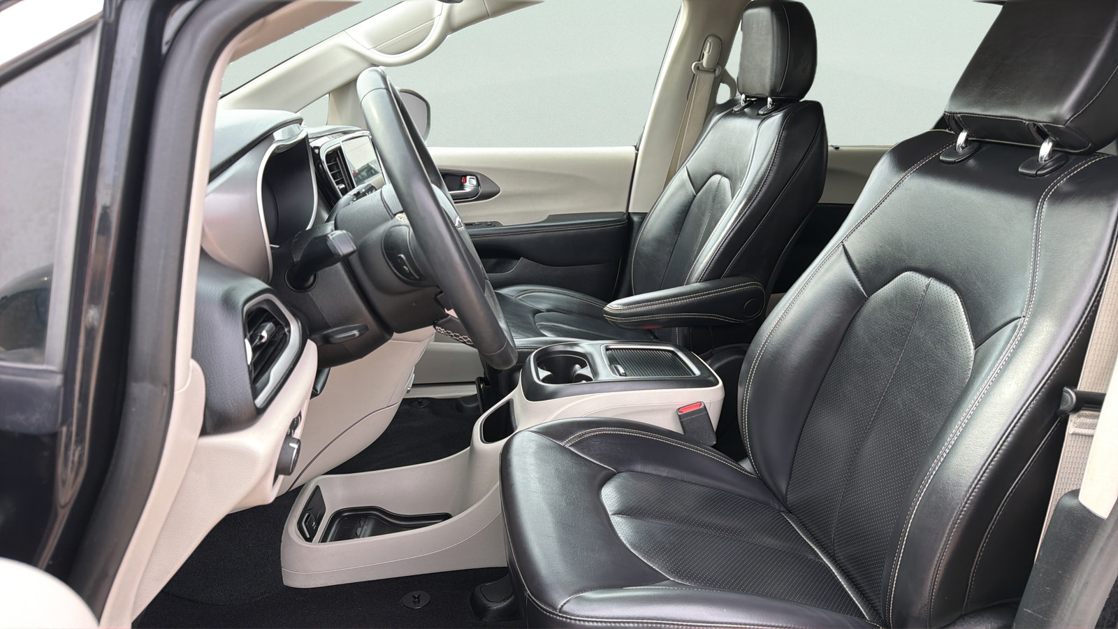 Used 2023 Chrysler Pacifica Touring L Van Passenger Van