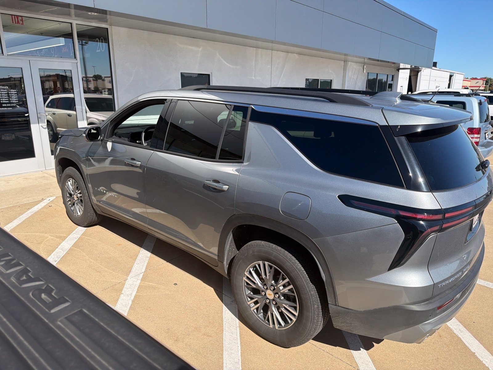 Used 2025 Chevrolet Traverse LT SUV