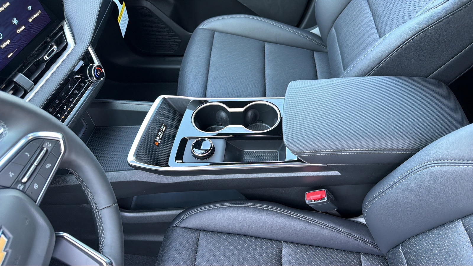 2027 Chevrolet Equinox LT - Photo 21