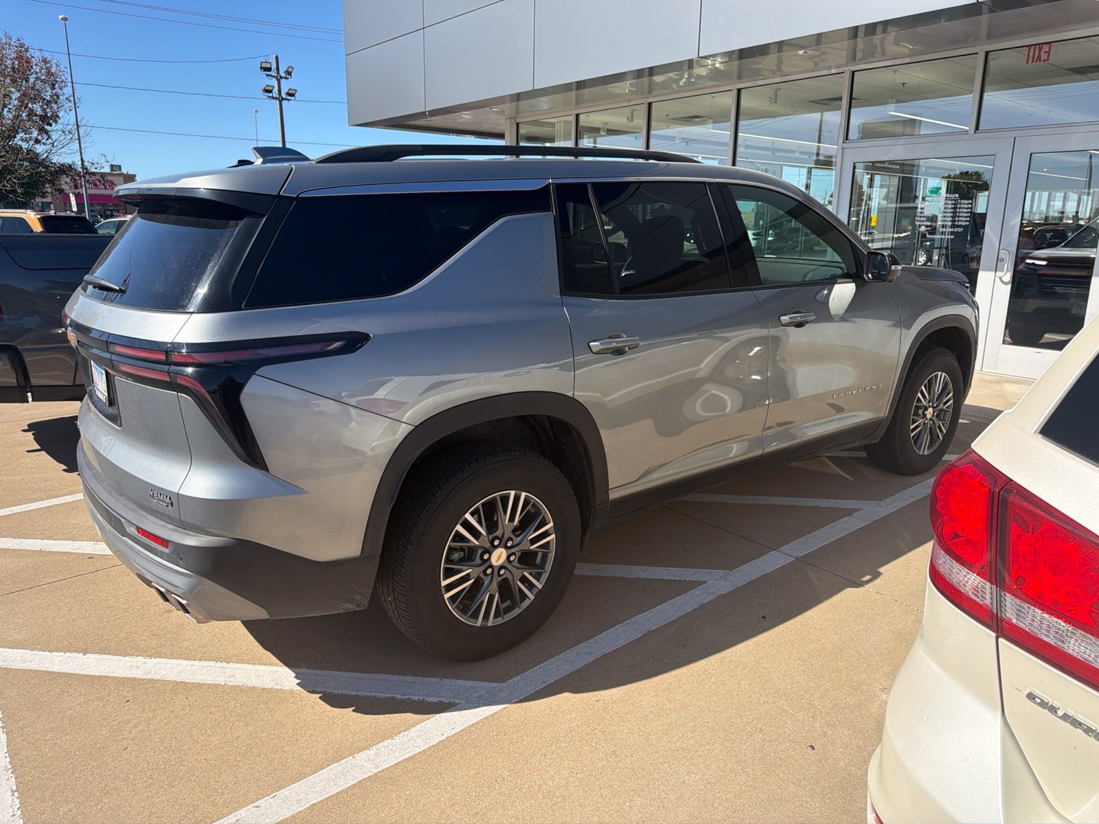 Used 2025 Chevrolet Traverse LT SUV
