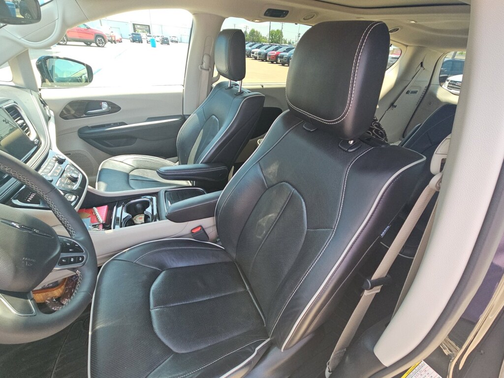 Certified 2023 Chrysler Pacifica Limited Minivan/Van