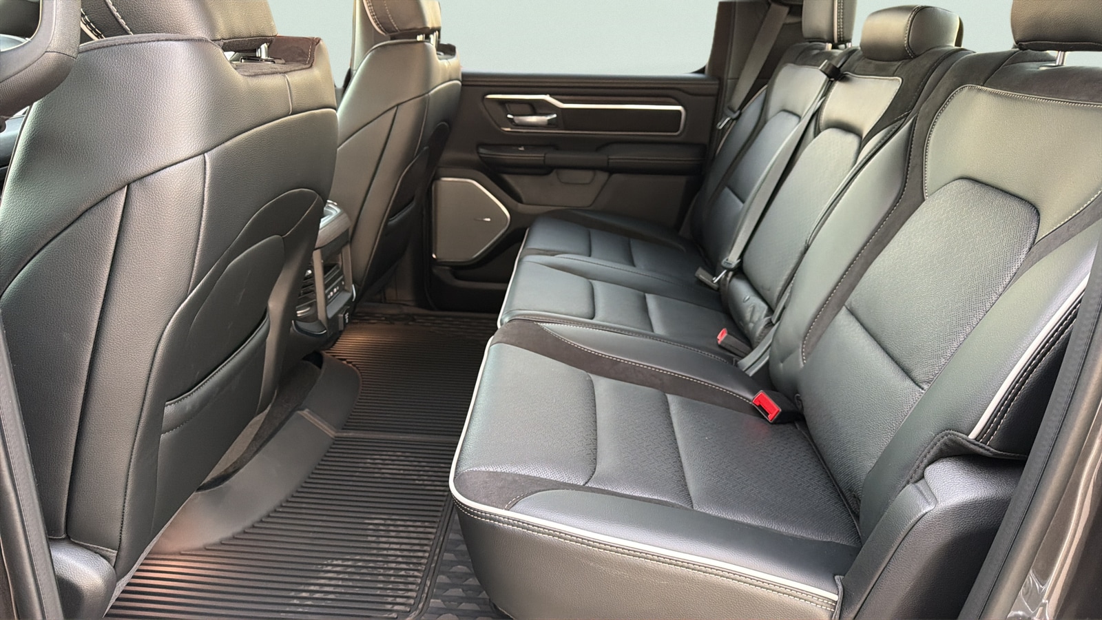 2026 RAM 1500 Laramie - Photo 23
