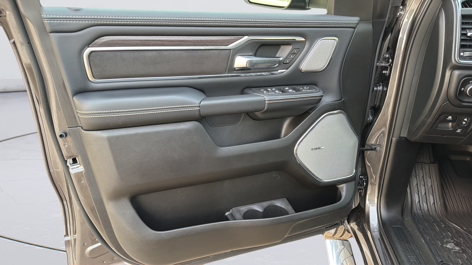 2026 RAM 1500 Laramie - Photo 21
