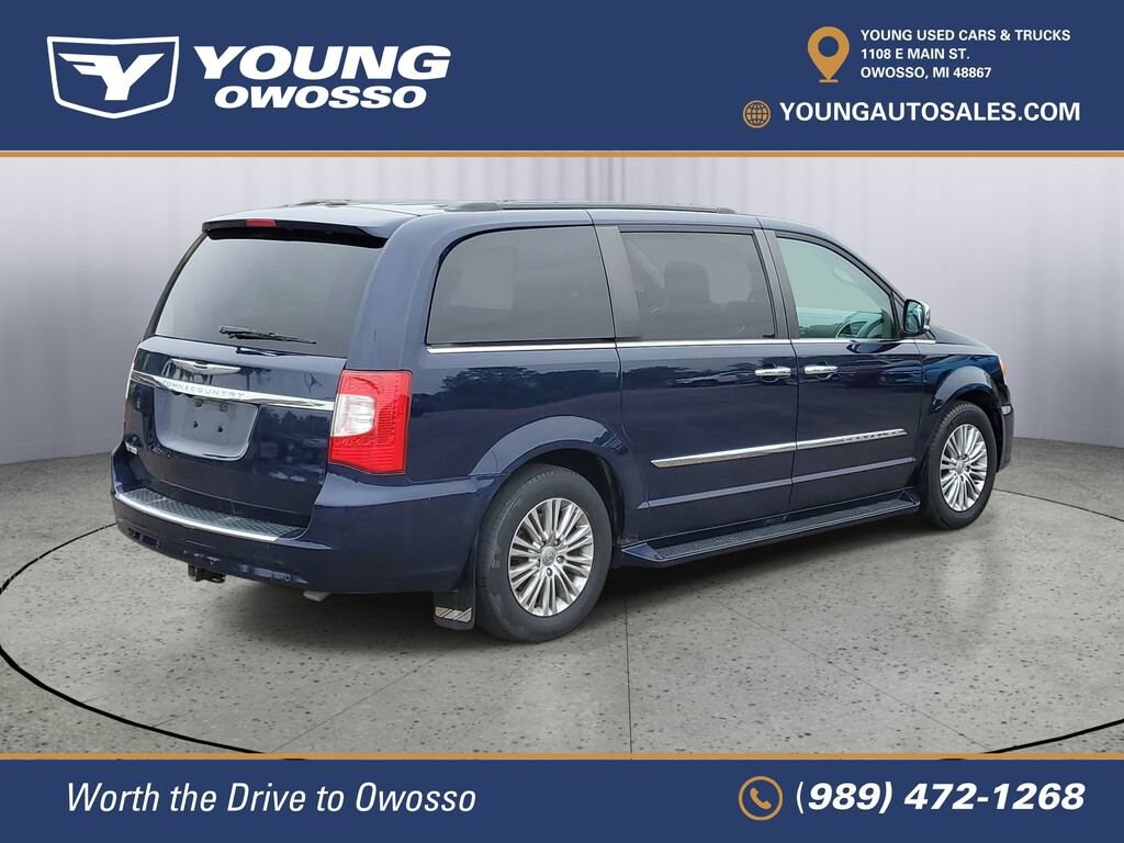 Used 2015 Chrysler Town & Country Touring-L Minivan