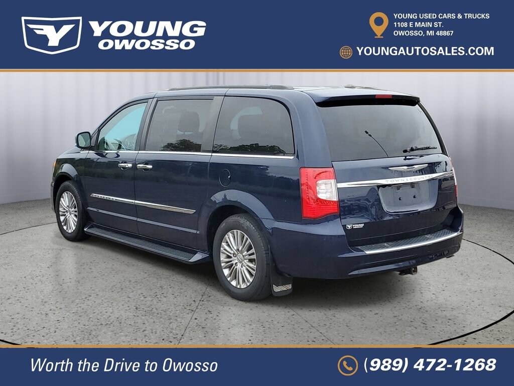 Used 2015 Chrysler Town & Country Touring-L Minivan