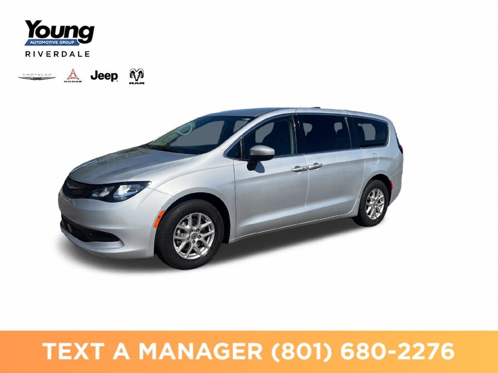 2022 Chrysler Voyager LX