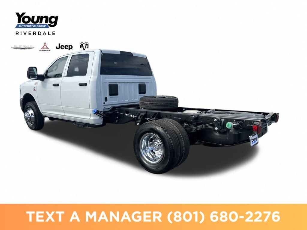 New 2026 Ram 3500 TRADESMAN CREW CAB CHASSIS 4X4 60' CA Pickup