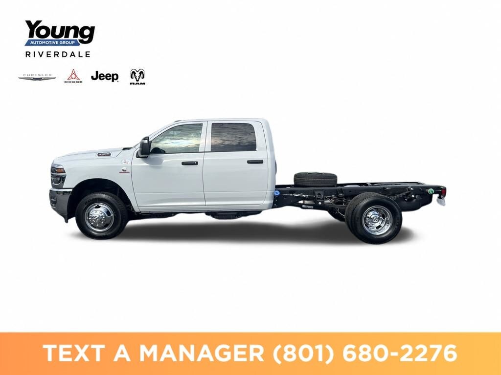 New 2026 Ram 3500 TRADESMAN CREW CAB CHASSIS 4X4 60' CA Pickup