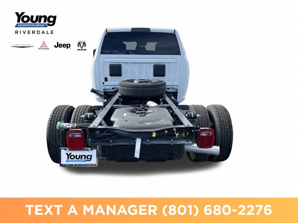 New 2026 Ram 3500 TRADESMAN CREW CAB CHASSIS 4X4 60' CA Pickup