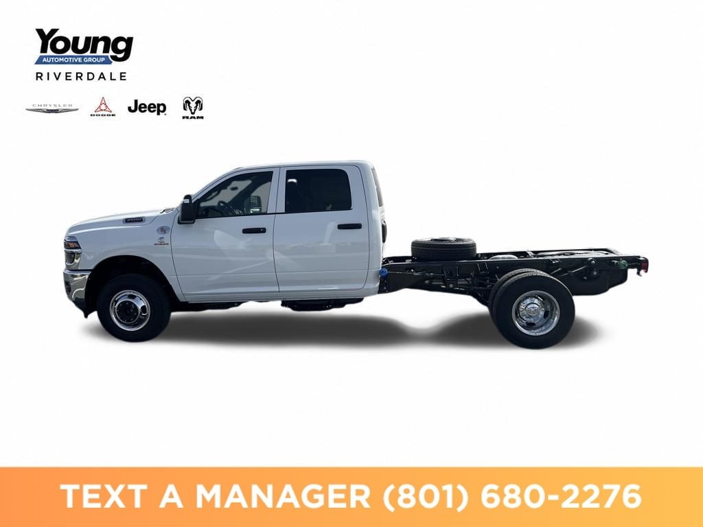 New 2026 Ram 3500 Chassis Cab TRADESMAN CREW 4X4 60' CA Pickup