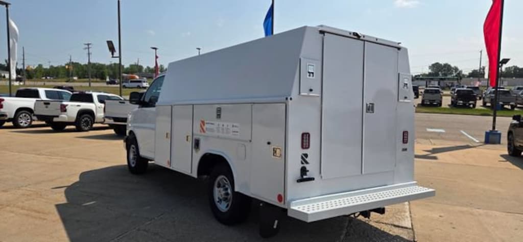 New 2026 Chevrolet Express Cutaway 3500 1WT Cutaway Van