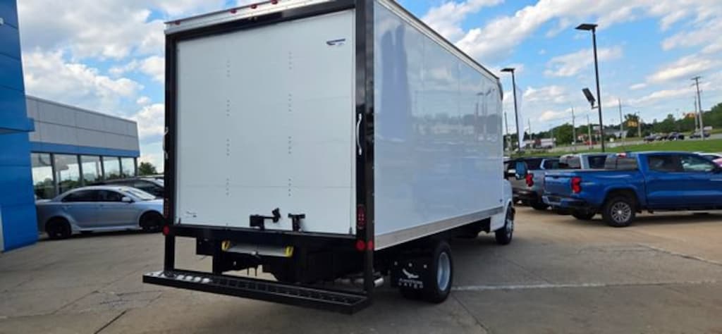New 2026 Chevrolet Express Cutaway 3500 1WT Cutaway Van